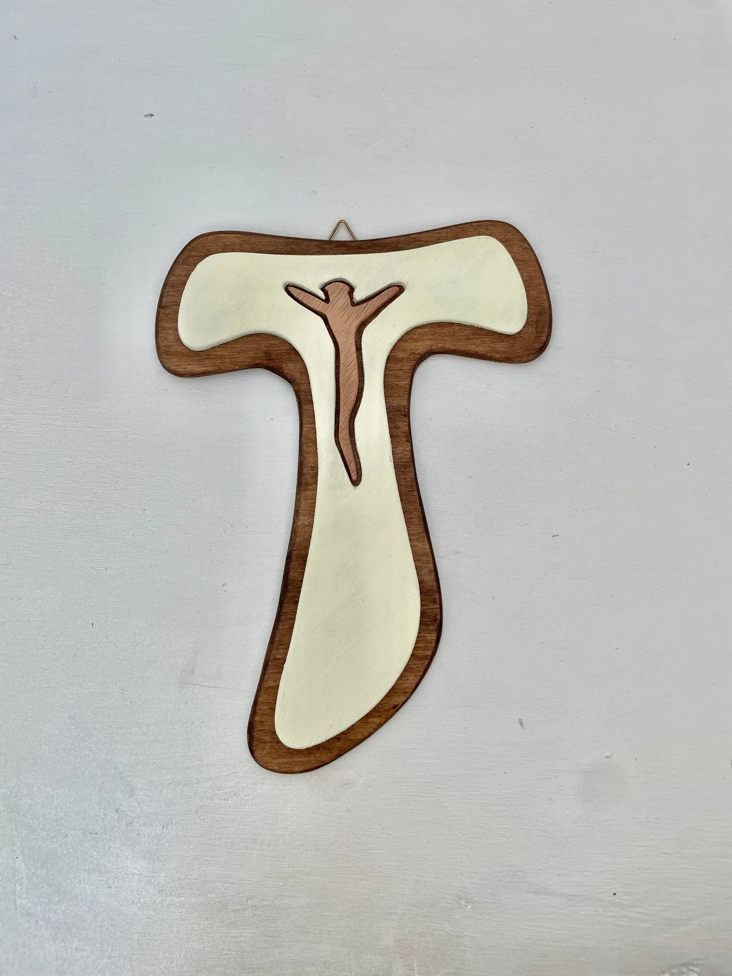 TAU - Crocifisso moderno e colorato