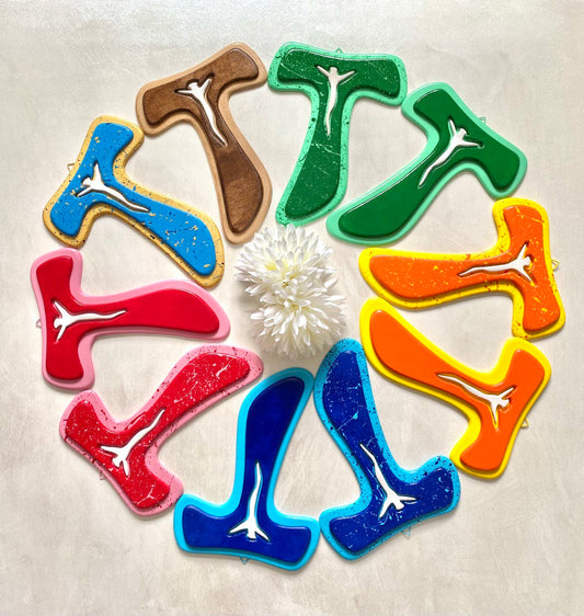 TAU - Crocifisso moderno e colorato
